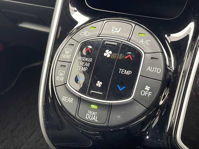 トヨタ ヴォクシー ZS 煌Ⅱ 千葉県 2019(令1)年 4万km ブラック トヨタセーフティーセンス/・プリクラッシュセーフティー/・レーンキープアシスト/・パーキングサポートブレーキ/・オートマチックハイビーム/純正9インチSDナビ【NSZT-Y68T】/・CD/DVD/MSV/Bluetooth/フルセグ/純正フリップダウンモニター【V12T-R68C】/両後パワースライドドア/クルーズコントロール/スマートキー/前後コーナーセンサー/純正LEDヘッドライト/フォグランプ/純正ドライブレコーダー【DRT-H68A】/ビルトインETC/本革巻きステアリング/ドアバイザー/アイドリングストップ
