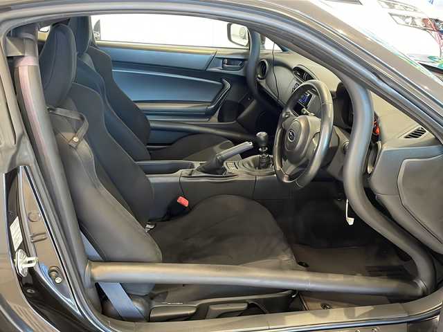 スバル ＢＲＺ RA レーシング 福井県 2017(平29)年 2.5万km ダークグレーメタリック ワンオーナー　/ロールゲージ　/社外ＥＮＫＥＩ１７インチＡＷ　/ＥＴＣ２．０　/前方ドライブレコーダー　/ＫＥＮＷＯＯＤ製オーディオ　/ーＣＤ/ＵＳＢ/ＬＥＤヘッドライト　/純正フロアマット　/スペアキー2本/純正オプション品有り/スペアタイヤ