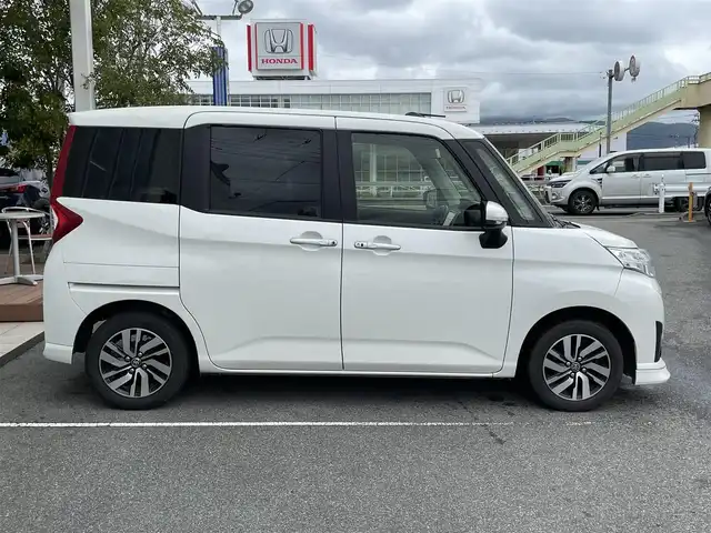 トヨタ ルーミー カスタムG S 山梨県 2017(平29)年 10.6万km パールホワイトⅢ (株)IDOMが運営する【じしゃロン甲府店】の自社ローン専用車両になります。こちらは現金またはオートローンご利用時の価格です。自社ローンご希望の方は別途その旨お申付け下さい/〇プリクラッシュセーフティ/〇純正SDナビ（NSZT-Y6T）/〇CD/DVD/〇Bluetooth接続/〇バックカメラ/〇クルーズコントロール/〇両側パワースライドドア/〇前席シートヒーター/〇純正14インチAW