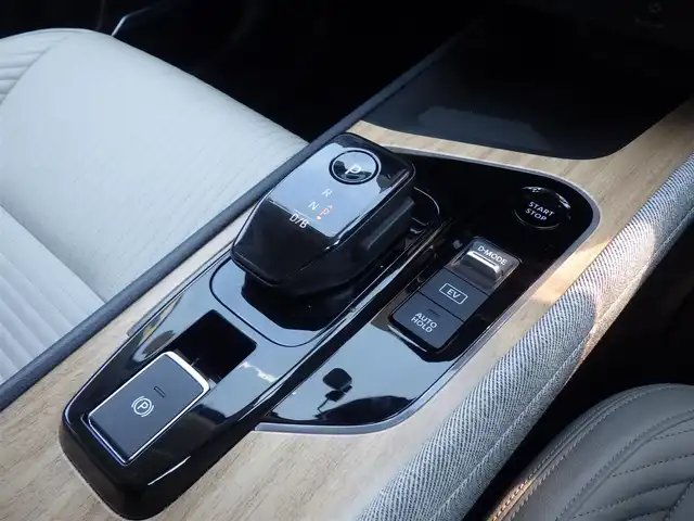 日産 オーラ G レザーエディション 千葉県 2022(令4)年 6.2万km オーロラフレアブルーパール エマージェンシーブレーキ/プロパイロット/インテリジェントルームミラー/ワイヤレス充電/ホワイトレザーシート/前席シートヒーター/純正コネクトナビ/地デジTV/【Bluetooth接続】/アラウンドビューモニター/BOSEサウンド/ドライブレコーダー（DH5-S）/革巻きステアリング/ステアリングヒーター/ステアリングスイッチ/ETC（2.0）/LEDヘッドライト/フォグライト/ウインカーミラー/コーナーセンサー/純正17インチアルミホイル/サイド/カーテンエアバッグ/インテリジェントキー