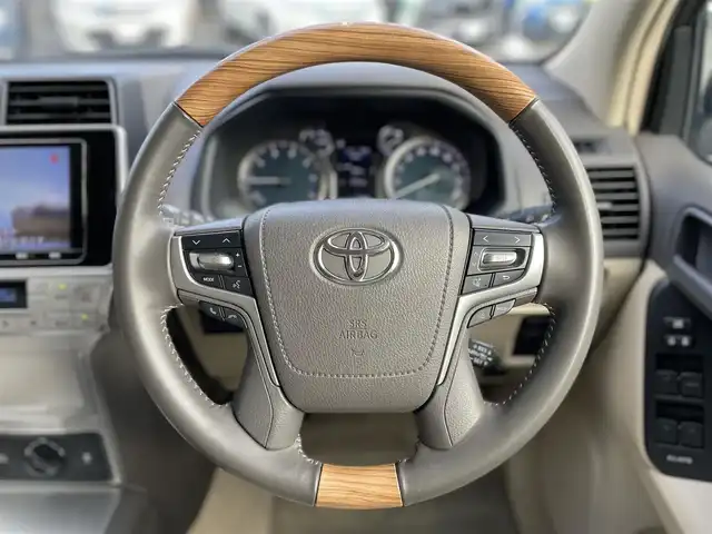 トヨタ ランドクルーザー プラド TX 東京都 2021(令3)年 3.1万km ホワイトパールクリスタルシャイン ワンオーナー/純正9インチSDナビ（NSZT-Y68T）/・Bluetoothオーディオ/USBオーディオ/・フルセグTV/DVD/スライド電動ムーンルーフ/バックカメラ/ルーフレール（ブラック）/Toyota Safety Sense/・プリクラッシュセーフティ/・レーンディパーチャーアラート/・オートライト/オートマチックハイビーム/・レーダークルーズコントロール/木目調（ライトブラウン）ステアリングホイール/寒冷地仕様/ビルトインETC2.0/取扱説明書/保証書