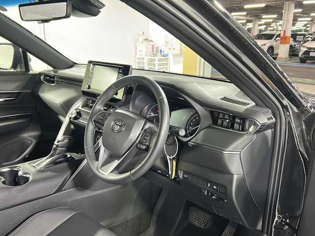 トヨタ ハリアー G 福岡県 2022(令4)年 3.7万km プレシャスブラックパール 純正8型ディスプレイオーディオ/バックカメラ/デジタルインナーミラー/ハーフレザーシート/パワーバックドア/ドライブレコーダー前後/スマートキー/革巻きステアリング/オートハイビーム/オートライト/コーナーセンサー/ブラインドスポットモニター/LEDヘッドライト/純正18インチアルミホイール