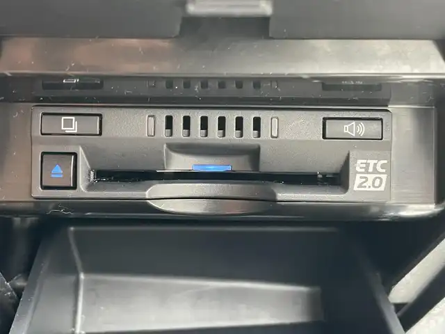 トヨタ カムリ WSレザーパッケージ 群馬県 2021(令3)年 6.8万km アティチュードブラックマイカ/プラチナホワイトパールマイカ 純正９インチナビ　/フルセグ・Ｂｌｕｅｔｏｏｔｈ・ＣＤ・ＤＶＤ　/全周囲カメラ　　/黒レザーシート/前後ドライブレコーダー　/シートヒーター　/パドルシフト　/アダプティブクルーズコントロール　/衝突軽減ブレーキ　/レーンアシスト　/ＢＳＭ/純正フロアマット