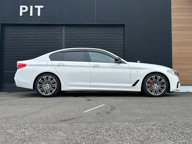 ＢＭＷ ５２３ｄ Mスポーツ 宮崎県 2017(平29)年 2.5万km アルピンホワイトⅢ 純正HDDナビゲーション/・Bluetooth/・CD DVD/・AM/FM/・USB/・フルセグテレビ/ヘッドアップディスプレイ/純正１９インチアルミホイール/ミラー一体型ETC/アダプティブクルーズコントロール/ＬＥＤヘッドライト/・オートライト/・オートマティックハイビーム/ドライブレコーダー/全方位カメラ
