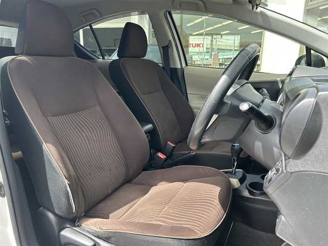 トヨタ アクア G 福岡県 2012(平24)年 15.9万km ライムホワイトパールクリスタルシャイン SDナビ(NSCP-W62)/（ワンセグTV・AM・FM・CD・Bluetooth）/バックカメラ/ETC/前席シートヒーター/革巻きステアリング/プッシュスタートボタン/ウインカーミラー/オートエアコン/スマートキー/オートライト/ドアバイザー/純正フロアマット/横滑り防止装置/盗難防止装置/パワーウィンドゥ/パワーステアリング/ABS/エアーバック（運転席・助手席）