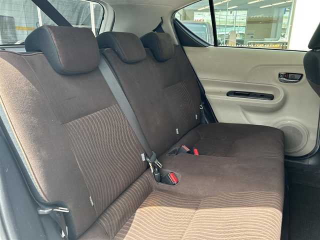 トヨタ アクア G 福岡県 2012(平24)年 15.9万km ライムホワイトパールクリスタルシャイン SDナビ(NSCP-W62)/（ワンセグTV・AM・FM・CD・Bluetooth）/バックカメラ/ETC/前席シートヒーター/革巻きステアリング/プッシュスタートボタン/ウインカーミラー/オートエアコン/スマートキー/オートライト/ドアバイザー/純正フロアマット/横滑り防止装置/盗難防止装置/パワーウィンドゥ/パワーステアリング/ABS/エアーバック（運転席・助手席）