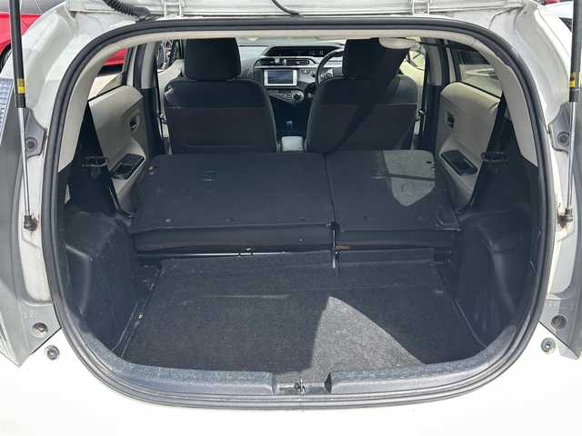 トヨタ アクア G 福岡県 2012(平24)年 15.9万km ライムホワイトパールクリスタルシャイン SDナビ(NSCP-W62)/（ワンセグTV・AM・FM・CD・Bluetooth）/バックカメラ/ETC/前席シートヒーター/革巻きステアリング/プッシュスタートボタン/ウインカーミラー/オートエアコン/スマートキー/オートライト/ドアバイザー/純正フロアマット/横滑り防止装置/盗難防止装置/パワーウィンドゥ/パワーステアリング/ABS/エアーバック（運転席・助手席）