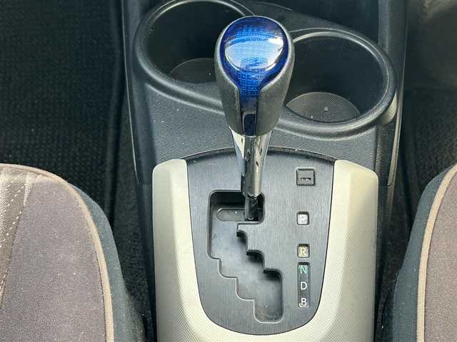 トヨタ アクア G 福岡県 2012(平24)年 15.9万km ライムホワイトパールクリスタルシャイン SDナビ(NSCP-W62)/（ワンセグTV・AM・FM・CD・Bluetooth）/バックカメラ/ETC/前席シートヒーター/革巻きステアリング/プッシュスタートボタン/ウインカーミラー/オートエアコン/スマートキー/オートライト/ドアバイザー/純正フロアマット/横滑り防止装置/盗難防止装置/パワーウィンドゥ/パワーステアリング/ABS/エアーバック（運転席・助手席）