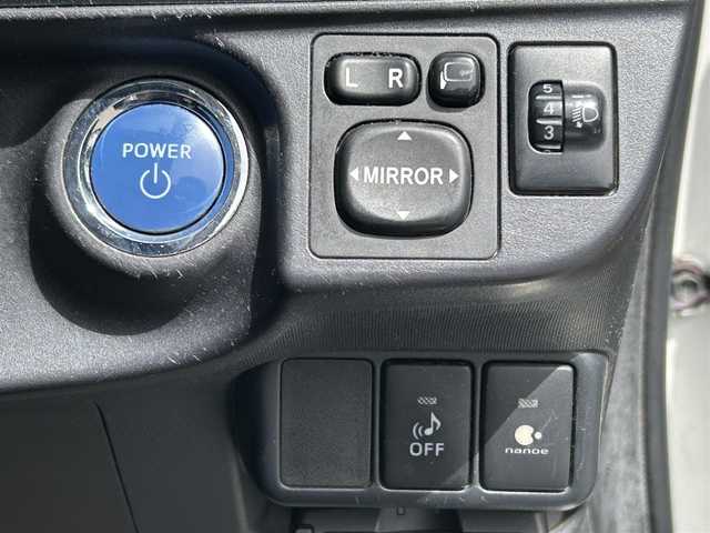 トヨタ アクア G 福岡県 2012(平24)年 15.9万km ライムホワイトパールクリスタルシャイン SDナビ(NSCP-W62)/（ワンセグTV・AM・FM・CD・Bluetooth）/バックカメラ/ETC/前席シートヒーター/革巻きステアリング/プッシュスタートボタン/ウインカーミラー/オートエアコン/スマートキー/オートライト/ドアバイザー/純正フロアマット/横滑り防止装置/盗難防止装置/パワーウィンドゥ/パワーステアリング/ABS/エアーバック（運転席・助手席）