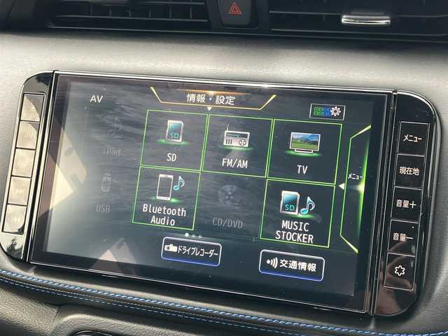 日産 キックス オーテック 道南・函館 2022(令4)年 1万km 青／グレー ・純正ナビ/・フルセグＴＶ/・衝突被害軽減ブレーキ/・全方位カメラ/・レーダークルーズコントロール/・レーンキープアシスト/・コーナーセンサー/・シートヒーター/・ステアリングヒーター/・前方ドライブレコーダー/・マニュアルレベリング/・ＥＴＣ/・新車時保証書/・取扱説明書/・スマートキー・スペア有
