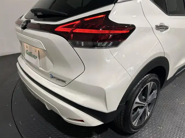 日産 キックス X ツートーンインテリアED 愛媛県 2024(令6)年 0.1万km ブリリアントホワイトパール 純正9インチナビ/フルセグTV/Bluetooth/DVD/プロパイロット/レーダークルーズコントロール/アラウンドビューモニター/デジタルインナーミラー/ビルトインETC/前席シートヒーター/LEDオートライト/レザーハンドル/ステアリングヒーター/ステアリングスイッチ