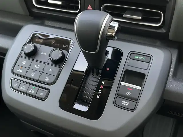 ホンダ フリード ハイブリット e:HEV クロスター 福岡県 2025(令7)年 0.1千km プラチナホワイトパール 登録済未使用車純正9インチHondaCONNECTナビ(フルセグTV/BT/AppelCarPlay)バックモニターホンダセンシングコーナーセンサー両側パワスラレーダークルコンBSMリアクーラーシートヒーターオートホールドUSBポート純正LEDヘッドライト純正15インチアルミホイールプッシュスタートスマートキー