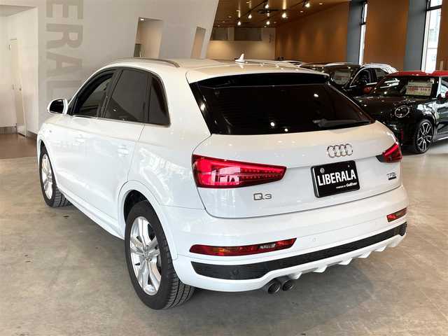 アウディ Ｑ３ 2．0 TFSI クワトロ 180PS Sライン 道央・札幌 2018(平30)年 6.1万km グレイシアホワイトメタリック Slineパッケージ/　・Slineエクステリアロゴ/　・Sパラレルスポークデザイン/　・スポークサスペンション/　・スプリントクロス/レザーSlineロゴ/　・LEDヘッドライト/　・ヘッドライトウォッシャー/MMIナビゲーション/アシスタンスパッケージ/　・クルーズコントロール/　・アウディサイドアシスト/　・アウディアクティブレーンアシスト/　・ハイビームアシスト/グレイシアホワイトメタリック/オートマチックテールゲート/シートヒーター