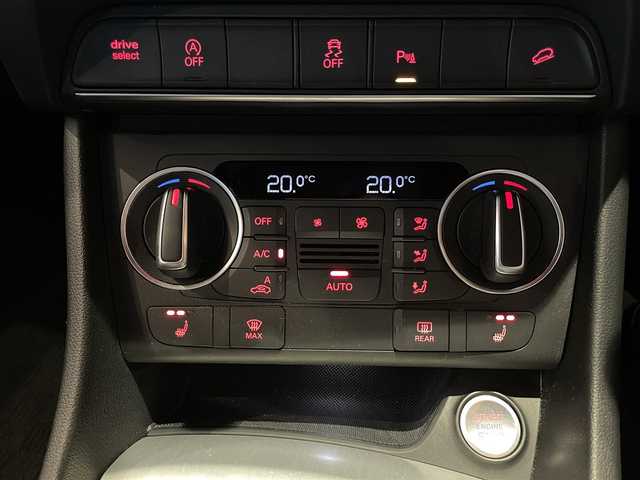 アウディ Ｑ３ 2．0 TFSI クワトロ 180PS Sライン 道央・札幌 2018(平30)年 6.1万km グレイシアホワイトメタリック Slineパッケージ/　・Slineエクステリアロゴ/　・Sパラレルスポークデザイン/　・スポークサスペンション/　・スプリントクロス/レザーSlineロゴ/　・LEDヘッドライト/　・ヘッドライトウォッシャー/MMIナビゲーション/アシスタンスパッケージ/　・クルーズコントロール/　・アウディサイドアシスト/　・アウディアクティブレーンアシスト/　・ハイビームアシスト/グレイシアホワイトメタリック/オートマチックテールゲート/シートヒーター