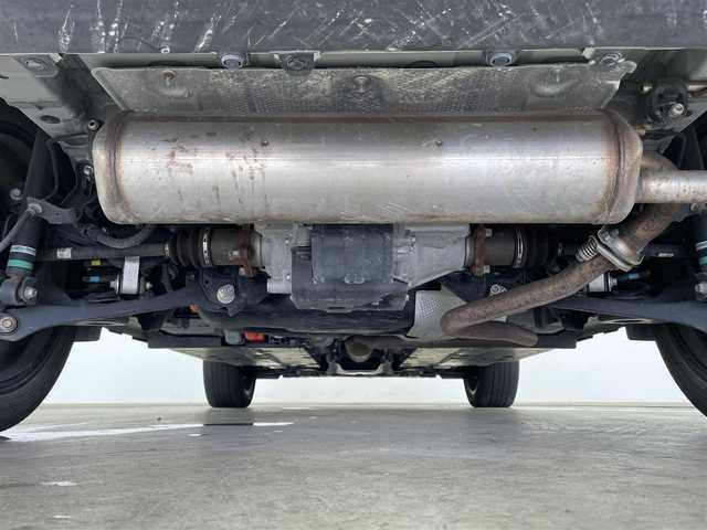 トヨタ ヤリスクロス ハイブリッド Z 大分県 2021(令3)年 4.1万km プラチナホワイトパールマイカ 純正9型ディスプレイオーディオ/（Apple Car Play/Android Auto/Bluetooth）/バックガイドモニター/パノラミックビューモニター/４WD/パワーバックドア/運転席パワーシート/電動パーキング/ブレーキホールド/車両接近通報装置/合皮シート/シートヒーター(D＋N席)/ビルトインETC/前方ドライブレコーダー/純正フロアマット/純正18インチアルミホイル/TOYOTA Safety Sense/・プリクラッシュセーフティ/・レーントレーシングアシスト/・レーダークルーズコントロール/・オートマチックハイビーム/・ロードサインアシスト/・ドライバー異常時対応システム/・プロアクティブドライビングアシスト/・発進遅れ告知機能/白革調シートカバー