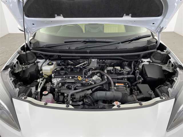 トヨタ ヤリスクロス ハイブリッド Z 大分県 2021(令3)年 4.1万km プラチナホワイトパールマイカ 純正9型ディスプレイオーディオ/（Apple Car Play/Android Auto/Bluetooth）/バックガイドモニター/パノラミックビューモニター/４WD/パワーバックドア/運転席パワーシート/電動パーキング/ブレーキホールド/車両接近通報装置/合皮シート/シートヒーター(D＋N席)/ビルトインETC/前方ドライブレコーダー/純正フロアマット/純正18インチアルミホイル/TOYOTA Safety Sense/・プリクラッシュセーフティ/・レーントレーシングアシスト/・レーダークルーズコントロール/・オートマチックハイビーム/・ロードサインアシスト/・ドライバー異常時対応システム/・プロアクティブドライビングアシスト/・発進遅れ告知機能/白革調シートカバー