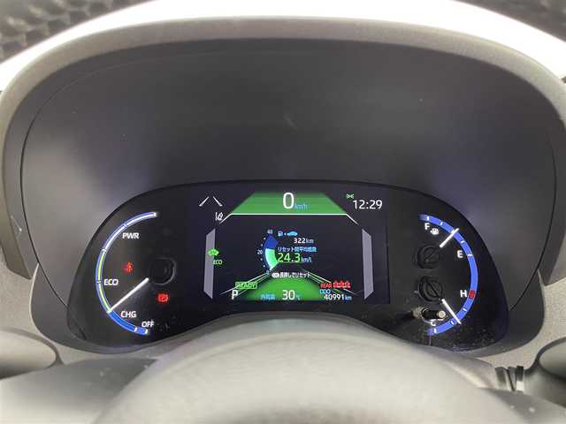 トヨタ ヤリスクロス ハイブリッド Z 大分県 2021(令3)年 4.1万km プラチナホワイトパールマイカ 純正9型ディスプレイオーディオ/（Apple Car Play/Android Auto/Bluetooth）/バックガイドモニター/パノラミックビューモニター/４WD/パワーバックドア/運転席パワーシート/電動パーキング/ブレーキホールド/車両接近通報装置/合皮シート/シートヒーター(D＋N席)/ビルトインETC/前方ドライブレコーダー/純正フロアマット/純正18インチアルミホイル/TOYOTA Safety Sense/・プリクラッシュセーフティ/・レーントレーシングアシスト/・レーダークルーズコントロール/・オートマチックハイビーム/・ロードサインアシスト/・ドライバー異常時対応システム/・プロアクティブドライビングアシスト/・発進遅れ告知機能/白革調シートカバー