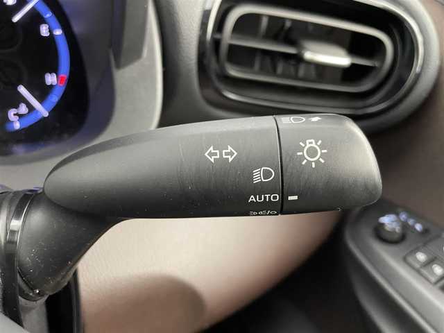 トヨタ ヤリスクロス ハイブリッド Z 大分県 2021(令3)年 4.1万km プラチナホワイトパールマイカ 純正9型ディスプレイオーディオ/（Apple Car Play/Android Auto/Bluetooth）/バックガイドモニター/パノラミックビューモニター/４WD/パワーバックドア/運転席パワーシート/電動パーキング/ブレーキホールド/車両接近通報装置/合皮シート/シートヒーター(D＋N席)/ビルトインETC/前方ドライブレコーダー/純正フロアマット/純正18インチアルミホイル/TOYOTA Safety Sense/・プリクラッシュセーフティ/・レーントレーシングアシスト/・レーダークルーズコントロール/・オートマチックハイビーム/・ロードサインアシスト/・ドライバー異常時対応システム/・プロアクティブドライビングアシスト/・発進遅れ告知機能/白革調シートカバー