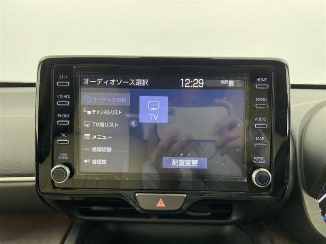 トヨタ ヤリスクロス ハイブリッド Z 大分県 2021(令3)年 4.1万km プラチナホワイトパールマイカ 純正9型ディスプレイオーディオ/（Apple Car Play/Android Auto/Bluetooth）/バックガイドモニター/パノラミックビューモニター/４WD/パワーバックドア/運転席パワーシート/電動パーキング/ブレーキホールド/車両接近通報装置/合皮シート/シートヒーター(D＋N席)/ビルトインETC/前方ドライブレコーダー/純正フロアマット/純正18インチアルミホイル/TOYOTA Safety Sense/・プリクラッシュセーフティ/・レーントレーシングアシスト/・レーダークルーズコントロール/・オートマチックハイビーム/・ロードサインアシスト/・ドライバー異常時対応システム/・プロアクティブドライビングアシスト/・発進遅れ告知機能/白革調シートカバー
