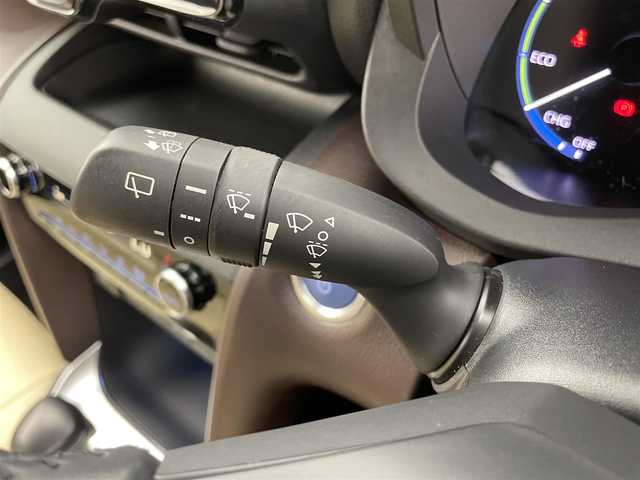 トヨタ ヤリスクロス ハイブリッド Z 大分県 2021(令3)年 4.1万km プラチナホワイトパールマイカ 純正9型ディスプレイオーディオ/（Apple Car Play/Android Auto/Bluetooth）/バックガイドモニター/パノラミックビューモニター/４WD/パワーバックドア/運転席パワーシート/電動パーキング/ブレーキホールド/車両接近通報装置/合皮シート/シートヒーター(D＋N席)/ビルトインETC/前方ドライブレコーダー/純正フロアマット/純正18インチアルミホイル/TOYOTA Safety Sense/・プリクラッシュセーフティ/・レーントレーシングアシスト/・レーダークルーズコントロール/・オートマチックハイビーム/・ロードサインアシスト/・ドライバー異常時対応システム/・プロアクティブドライビングアシスト/・発進遅れ告知機能/白革調シートカバー