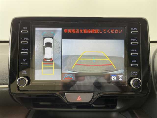 トヨタ ヤリスクロス ハイブリッド Z 大分県 2021(令3)年 4.1万km プラチナホワイトパールマイカ 純正9型ディスプレイオーディオ/（Apple Car Play/Android Auto/Bluetooth）/バックガイドモニター/パノラミックビューモニター/４WD/パワーバックドア/運転席パワーシート/電動パーキング/ブレーキホールド/車両接近通報装置/合皮シート/シートヒーター(D＋N席)/ビルトインETC/前方ドライブレコーダー/純正フロアマット/純正18インチアルミホイル/TOYOTA Safety Sense/・プリクラッシュセーフティ/・レーントレーシングアシスト/・レーダークルーズコントロール/・オートマチックハイビーム/・ロードサインアシスト/・ドライバー異常時対応システム/・プロアクティブドライビングアシスト/・発進遅れ告知機能/白革調シートカバー