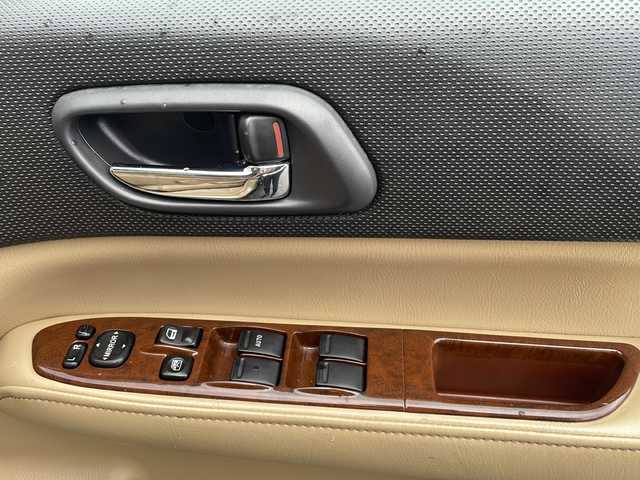 スバル フォレスター XT LLビーンエディション 神奈川県 2004(平16)年 9.8万km ベージュ サンルーフ/L.L.Bean専用シート/モモステアリング/革シート/D/N席シートヒーター/ルーフレール/ルーフキャリア/リモコンキー/ETC/前後ドライブレコーダー/HIDライト/社外オーディオ(AM/FM/CD)/スペアキー×1/保証書/取扱説明書