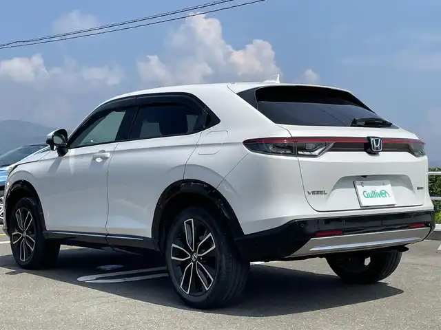ホンダ ヴェゼル ハイブリッド e:HEV Z 佐賀県 2021(令3)年 4.5万km プラチナホワイトパール ワンオーナー/純正9インチSDナビゲーション/・フルセグTV/CD/DVD/SD/Bluetooth/バックカメラ/ETC/パワーテールゲート(予約クローズ機能付)/電子パーキングブレーキ/BRAKE HOLD機能/ハーフレザーシート/DN席シートヒーター/ISOFIX対応/パドルシフト/革巻きステアリング/ステアリングリモコン/純正18インチアルミホイール/純正LEDヘッドライト/オートマチックハイビーム/純正LEDフォグランプ/純正フロアマット/純正ドアバイザ―/フロントデアイサ―機能/新車保証書/取扱説明書/ホンダセンシング/・アダプティブクルーズコントロール/・路外逸脱抑制機能/・ブラインドスポットインフォメーション/・衝突軽減ブレーキ/・踏み間違い衝突軽減システム/・クリアランスソナー