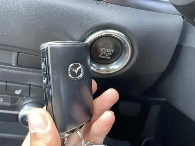 マツダ ＣＸ－５ XD スマートエディション 千葉県 2020(令2)年 5.9万km ディープクリスタルブルーマイカ i-アクティブセンス/　衝突軽減ブレーキ/レーンキープアシスト/　レーダークルーズコントロール/アダプティブヘッドライト/　クリアランスソナー/ブラインドスポットモニター/　ヘッドアップディスプレイ/純正メーカーナビ/　フルセグ/BT/DVD/CD/USB/カープレイ/全方位カメラ/ステアリングスイッチ/ETC/パワーシート(D席)/シートヒーター(D/N席)/電動パーキングブレーキ/ステアリングヒーター/LEDヘッドライト/オートライト/スマートキー/プッシュスタート/純正フロアマット/純正17インチAW