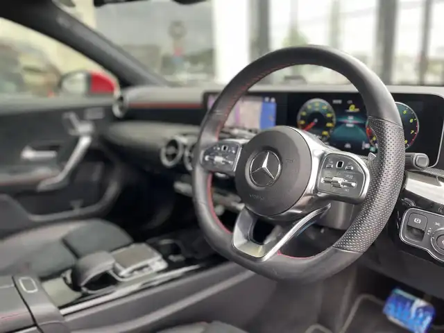 メルセデス・ベンツ Ａ１８０ スタイル AMGライン 千葉県 2019(平31)年 4万km ジュピターレッド 225/45R18/ヘッドアップディスプレイ/ハーフレザーシート/シートヒーター/パワーシート/純正HDDナビ/360°カメラ/地デジ/USB/純正18インチAW/レーダーセーフティパッケージ/ワイヤレス充電/ドライブレコーダー（CSD-790FHG）