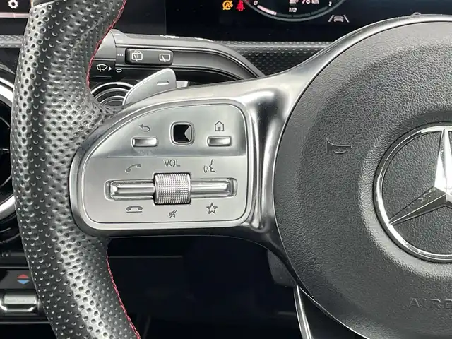 メルセデス・ベンツ Ａ１８０ スタイル AMGライン 千葉県 2019(平31)年 4万km ジュピターレッド 225/45R18/ヘッドアップディスプレイ/ハーフレザーシート/シートヒーター/パワーシート/純正HDDナビ/360°カメラ/地デジ/USB/純正18インチAW/レーダーセーフティパッケージ/ワイヤレス充電/ドライブレコーダー（CSD-790FHG）