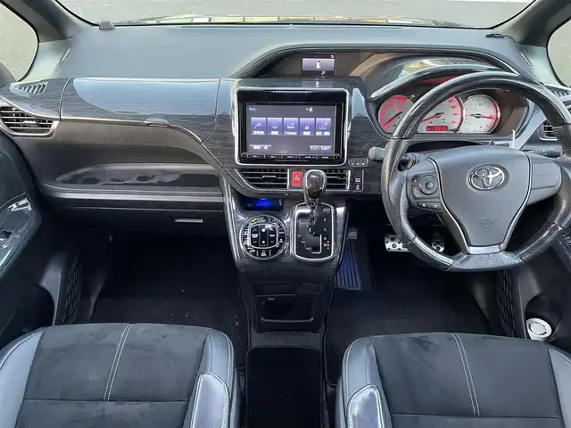 トヨタ ヴォクシー ZS G’s 鹿児島県 2016(平28)年 5.3万km ブラック G’z特別仕様車/衝突軽減システム/純正SDナビ/フルセグ/BT/CD/バックカメラ/両側パワースライドドア/LEDオートライト/純正18インチアルミホイール/アイドリングストップ/後部モニター/スマートキー/ETC