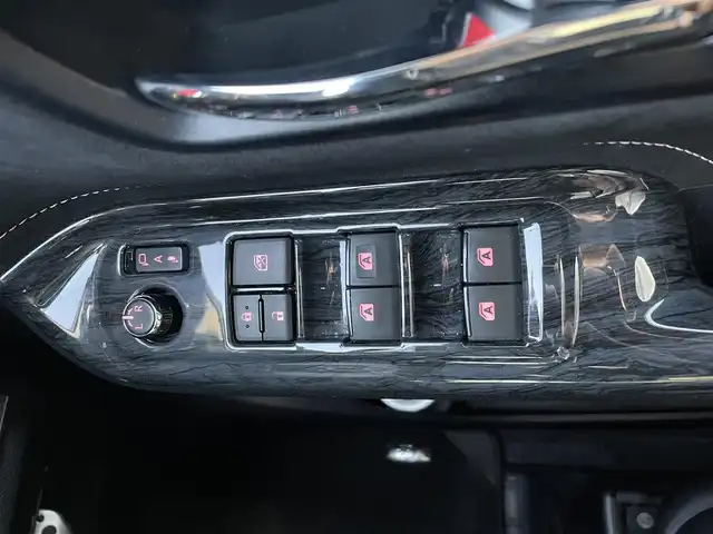 トヨタ ヴォクシー ZS G’s 鹿児島県 2016(平28)年 5.3万km ブラック G’z特別仕様車/衝突軽減システム/純正SDナビ/フルセグ/BT/CD/バックカメラ/両側パワースライドドア/LEDオートライト/純正18インチアルミホイール/アイドリングストップ/後部モニター/スマートキー/ETC