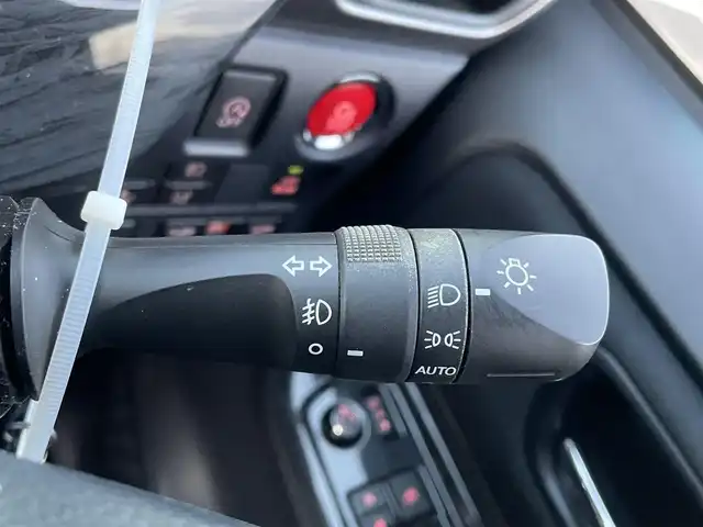 トヨタ ヴォクシー ZS G’s 鹿児島県 2016(平28)年 5.3万km ブラック G’z特別仕様車/衝突軽減システム/純正SDナビ/フルセグ/BT/CD/バックカメラ/両側パワースライドドア/LEDオートライト/純正18インチアルミホイール/アイドリングストップ/後部モニター/スマートキー/ETC