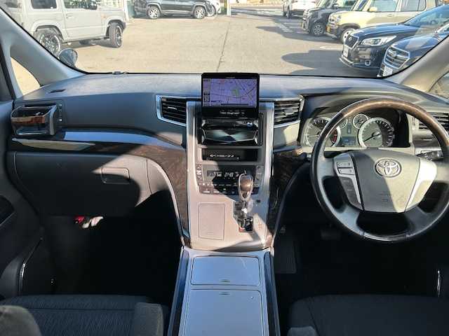 トヨタ アルファード 240S Cパッケージ 青森県 2013(平25)年 13.1万km ブラック 4WD/寒冷地仕様/両側パワースライドドア/社外ナビ（ワンセグ/フロントバックカメラ）/ステアリングスイッチ/naone/クールボックス/オットマンシート/パワーバックドア/社外スタッドレスタイヤ積込/コーナーセンサー/パーキングセンサー/ナビ説明書/ 取扱説明書/ETC