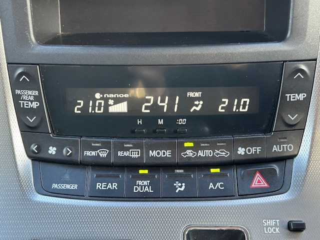 トヨタ アルファード 240S Cパッケージ 青森県 2013(平25)年 13.1万km ブラック 4WD/寒冷地仕様/両側パワースライドドア/社外ナビ（ワンセグ/フロントバックカメラ）/ステアリングスイッチ/naone/クールボックス/オットマンシート/パワーバックドア/社外スタッドレスタイヤ積込/コーナーセンサー/パーキングセンサー/ナビ説明書/ 取扱説明書/ETC