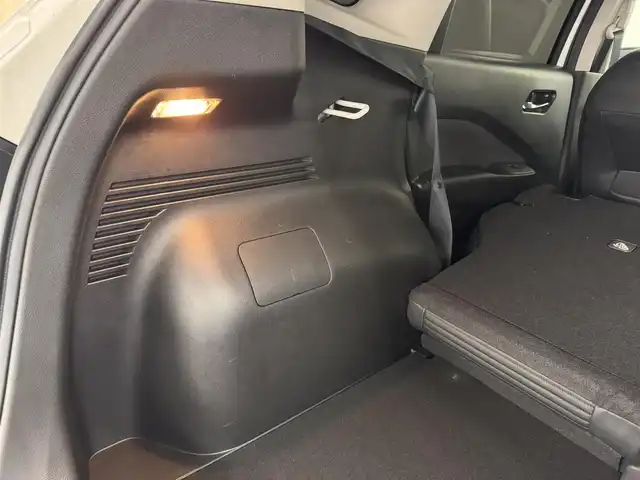 日産 オーラ G レザーエディション 三重県 2022(令4)年 6.1万km ピュアホワイトパール e-POWER/FF/フロアCVT/Nissan Connect対応 9インチナビ*/（AM/FM/TV/USB/iPod/Bluetooth/HDMI/CarPlay/AndroidAuto）/インテリジェント アラウンドビューモニター（移動物検知機能付）/BOSE パーソナルプラスサウンドシステム（8スピーカー）*/ETC2.0*/安全/・インテリジェント エマージェンシーブレーキ/・LDW（車線逸脱警報）、インテリジェント LI（車線逸脱防止支援）/・プロパイロット/・インテリジェント DA（ふらつき警報）/・速度標識表示、標識検知支援/・後側方車両検知警報システム（BSW）＋後側方衝突防止支援（BSI）＋後退時車両検知警報/・前後ソナー/・SOSコール/など/装備/・インテリジェント ルームミラー/・本革シート/・オートエアコン/・電動パーキングブレーキ＆ブレーキホールド/・ステアリングスイッチ/・オートライト/・アダプティブLEDヘッドライト/・プッシュスタート/・純正17inAW/・プッシュスタート/・スマートキーx2/など/*…メーカーOP