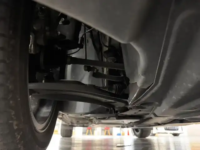 日産 オーラ G レザーエディション 三重県 2022(令4)年 6.1万km ピュアホワイトパール e-POWER/FF/フロアCVT/Nissan Connect対応 9インチナビ*/（AM/FM/TV/USB/iPod/Bluetooth/HDMI/CarPlay/AndroidAuto）/インテリジェント アラウンドビューモニター（移動物検知機能付）/BOSE パーソナルプラスサウンドシステム（8スピーカー）*/ETC2.0*/安全/・インテリジェント エマージェンシーブレーキ/・LDW（車線逸脱警報）、インテリジェント LI（車線逸脱防止支援）/・プロパイロット/・インテリジェント DA（ふらつき警報）/・速度標識表示、標識検知支援/・後側方車両検知警報システム（BSW）＋後側方衝突防止支援（BSI）＋後退時車両検知警報/・前後ソナー/・SOSコール/など/装備/・インテリジェント ルームミラー/・本革シート/・オートエアコン/・電動パーキングブレーキ＆ブレーキホールド/・ステアリングスイッチ/・オートライト/・アダプティブLEDヘッドライト/・プッシュスタート/・純正17inAW/・プッシュスタート/・スマートキーx2/など/*…メーカーOP