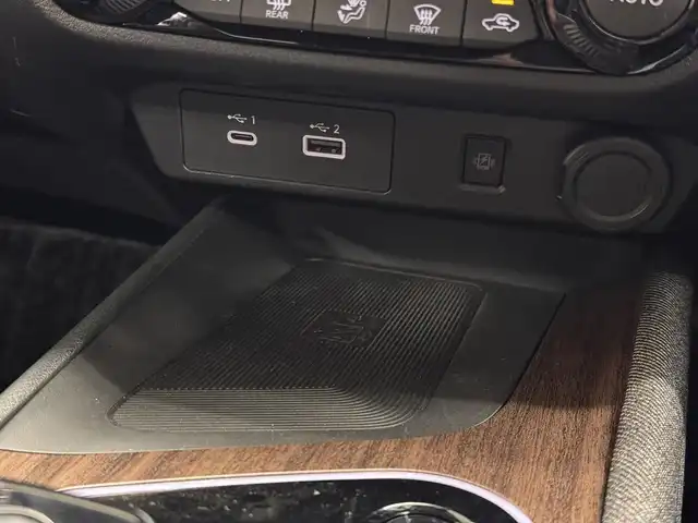 日産 オーラ G レザーエディション 三重県 2022(令4)年 6.1万km ピュアホワイトパール e-POWER/FF/フロアCVT/Nissan Connect対応 9インチナビ*/（AM/FM/TV/USB/iPod/Bluetooth/HDMI/CarPlay/AndroidAuto）/インテリジェント アラウンドビューモニター（移動物検知機能付）/BOSE パーソナルプラスサウンドシステム（8スピーカー）*/ETC2.0*/安全/・インテリジェント エマージェンシーブレーキ/・LDW（車線逸脱警報）、インテリジェント LI（車線逸脱防止支援）/・プロパイロット/・インテリジェント DA（ふらつき警報）/・速度標識表示、標識検知支援/・後側方車両検知警報システム（BSW）＋後側方衝突防止支援（BSI）＋後退時車両検知警報/・前後ソナー/・SOSコール/など/装備/・インテリジェント ルームミラー/・本革シート/・オートエアコン/・電動パーキングブレーキ＆ブレーキホールド/・ステアリングスイッチ/・オートライト/・アダプティブLEDヘッドライト/・プッシュスタート/・純正17inAW/・プッシュスタート/・スマートキーx2/など/*…メーカーOP