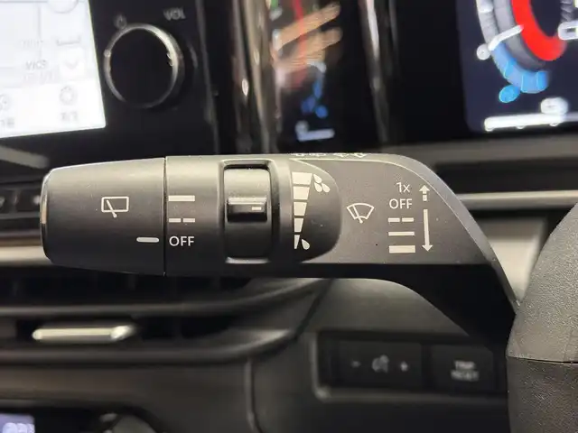 日産 オーラ G レザーエディション 三重県 2022(令4)年 6.1万km ピュアホワイトパール e-POWER/FF/フロアCVT/Nissan Connect対応 9インチナビ*/（AM/FM/TV/USB/iPod/Bluetooth/HDMI/CarPlay/AndroidAuto）/インテリジェント アラウンドビューモニター（移動物検知機能付）/BOSE パーソナルプラスサウンドシステム（8スピーカー）*/ETC2.0*/安全/・インテリジェント エマージェンシーブレーキ/・LDW（車線逸脱警報）、インテリジェント LI（車線逸脱防止支援）/・プロパイロット/・インテリジェント DA（ふらつき警報）/・速度標識表示、標識検知支援/・後側方車両検知警報システム（BSW）＋後側方衝突防止支援（BSI）＋後退時車両検知警報/・前後ソナー/・SOSコール/など/装備/・インテリジェント ルームミラー/・本革シート/・オートエアコン/・電動パーキングブレーキ＆ブレーキホールド/・ステアリングスイッチ/・オートライト/・アダプティブLEDヘッドライト/・プッシュスタート/・純正17inAW/・プッシュスタート/・スマートキーx2/など/*…メーカーOP