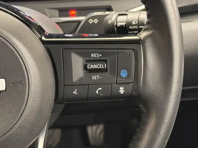 日産 オーラ G レザーエディション 三重県 2022(令4)年 6.1万km ピュアホワイトパール e-POWER/FF/フロアCVT/Nissan Connect対応 9インチナビ*/（AM/FM/TV/USB/iPod/Bluetooth/HDMI/CarPlay/AndroidAuto）/インテリジェント アラウンドビューモニター（移動物検知機能付）/BOSE パーソナルプラスサウンドシステム（8スピーカー）*/ETC2.0*/安全/・インテリジェント エマージェンシーブレーキ/・LDW（車線逸脱警報）、インテリジェント LI（車線逸脱防止支援）/・プロパイロット/・インテリジェント DA（ふらつき警報）/・速度標識表示、標識検知支援/・後側方車両検知警報システム（BSW）＋後側方衝突防止支援（BSI）＋後退時車両検知警報/・前後ソナー/・SOSコール/など/装備/・インテリジェント ルームミラー/・本革シート/・オートエアコン/・電動パーキングブレーキ＆ブレーキホールド/・ステアリングスイッチ/・オートライト/・アダプティブLEDヘッドライト/・プッシュスタート/・純正17inAW/・プッシュスタート/・スマートキーx2/など/*…メーカーOP