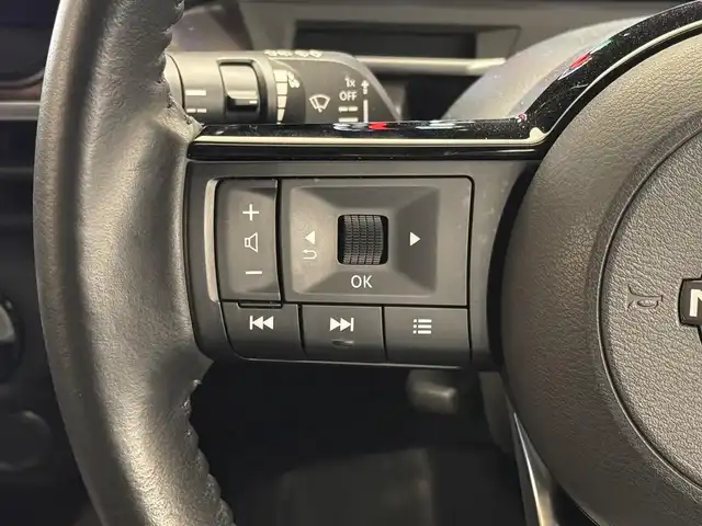 日産 オーラ G レザーエディション 三重県 2022(令4)年 6.1万km ピュアホワイトパール e-POWER/FF/フロアCVT/Nissan Connect対応 9インチナビ*/（AM/FM/TV/USB/iPod/Bluetooth/HDMI/CarPlay/AndroidAuto）/インテリジェント アラウンドビューモニター（移動物検知機能付）/BOSE パーソナルプラスサウンドシステム（8スピーカー）*/ETC2.0*/安全/・インテリジェント エマージェンシーブレーキ/・LDW（車線逸脱警報）、インテリジェント LI（車線逸脱防止支援）/・プロパイロット/・インテリジェント DA（ふらつき警報）/・速度標識表示、標識検知支援/・後側方車両検知警報システム（BSW）＋後側方衝突防止支援（BSI）＋後退時車両検知警報/・前後ソナー/・SOSコール/など/装備/・インテリジェント ルームミラー/・本革シート/・オートエアコン/・電動パーキングブレーキ＆ブレーキホールド/・ステアリングスイッチ/・オートライト/・アダプティブLEDヘッドライト/・プッシュスタート/・純正17inAW/・プッシュスタート/・スマートキーx2/など/*…メーカーOP