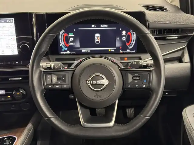 日産 オーラ G レザーエディション 三重県 2022(令4)年 6.1万km ピュアホワイトパール e-POWER/FF/フロアCVT/Nissan Connect対応 9インチナビ*/（AM/FM/TV/USB/iPod/Bluetooth/HDMI/CarPlay/AndroidAuto）/インテリジェント アラウンドビューモニター（移動物検知機能付）/BOSE パーソナルプラスサウンドシステム（8スピーカー）*/ETC2.0*/安全/・インテリジェント エマージェンシーブレーキ/・LDW（車線逸脱警報）、インテリジェント LI（車線逸脱防止支援）/・プロパイロット/・インテリジェント DA（ふらつき警報）/・速度標識表示、標識検知支援/・後側方車両検知警報システム（BSW）＋後側方衝突防止支援（BSI）＋後退時車両検知警報/・前後ソナー/・SOSコール/など/装備/・インテリジェント ルームミラー/・本革シート/・オートエアコン/・電動パーキングブレーキ＆ブレーキホールド/・ステアリングスイッチ/・オートライト/・アダプティブLEDヘッドライト/・プッシュスタート/・純正17inAW/・プッシュスタート/・スマートキーx2/など/*…メーカーOP