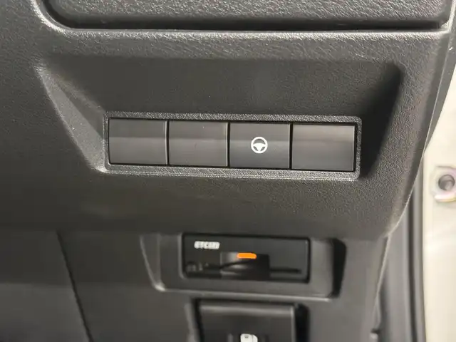 日産 オーラ G レザーエディション 三重県 2022(令4)年 6.1万km ピュアホワイトパール e-POWER/FF/フロアCVT/Nissan Connect対応 9インチナビ*/（AM/FM/TV/USB/iPod/Bluetooth/HDMI/CarPlay/AndroidAuto）/インテリジェント アラウンドビューモニター（移動物検知機能付）/BOSE パーソナルプラスサウンドシステム（8スピーカー）*/ETC2.0*/安全/・インテリジェント エマージェンシーブレーキ/・LDW（車線逸脱警報）、インテリジェント LI（車線逸脱防止支援）/・プロパイロット/・インテリジェント DA（ふらつき警報）/・速度標識表示、標識検知支援/・後側方車両検知警報システム（BSW）＋後側方衝突防止支援（BSI）＋後退時車両検知警報/・前後ソナー/・SOSコール/など/装備/・インテリジェント ルームミラー/・本革シート/・オートエアコン/・電動パーキングブレーキ＆ブレーキホールド/・ステアリングスイッチ/・オートライト/・アダプティブLEDヘッドライト/・プッシュスタート/・純正17inAW/・プッシュスタート/・スマートキーx2/など/*…メーカーOP