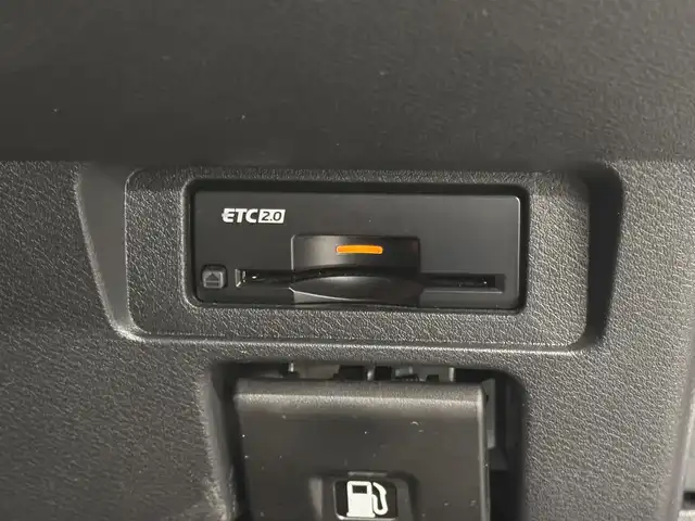 日産 オーラ G レザーエディション 三重県 2022(令4)年 6.1万km ピュアホワイトパール e-POWER/FF/フロアCVT/Nissan Connect対応 9インチナビ*/（AM/FM/TV/USB/iPod/Bluetooth/HDMI/CarPlay/AndroidAuto）/インテリジェント アラウンドビューモニター（移動物検知機能付）/BOSE パーソナルプラスサウンドシステム（8スピーカー）*/ETC2.0*/安全/・インテリジェント エマージェンシーブレーキ/・LDW（車線逸脱警報）、インテリジェント LI（車線逸脱防止支援）/・プロパイロット/・インテリジェント DA（ふらつき警報）/・速度標識表示、標識検知支援/・後側方車両検知警報システム（BSW）＋後側方衝突防止支援（BSI）＋後退時車両検知警報/・前後ソナー/・SOSコール/など/装備/・インテリジェント ルームミラー/・本革シート/・オートエアコン/・電動パーキングブレーキ＆ブレーキホールド/・ステアリングスイッチ/・オートライト/・アダプティブLEDヘッドライト/・プッシュスタート/・純正17inAW/・プッシュスタート/・スマートキーx2/など/*…メーカーOP