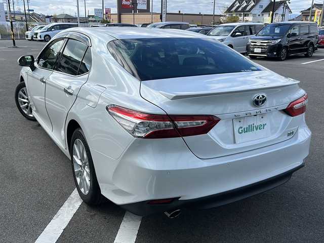トヨタ カムリ 岐阜県 2018(平30)年 3万km プラチナホワイトパールマイカ 登録時走行距離　29422km/純正９インチナビ/フルセグTV/純正前方ドライブレコーダー/バックカメラ/Ｂｌｕｅｔｏｏｔｈ接続/ビルトインＥＴＣ２．０/オートマチックハイビーム/運転席パワーシート/純正フロアマット/トヨタセーフティセンス/レーダークルーズコントロール/レーンキープアシスト/純正アルミホイール/プッシュスタート/スマートキー/DVD再生機能/AAC/LEDヘッドライト/ドアバイザー/禁煙車