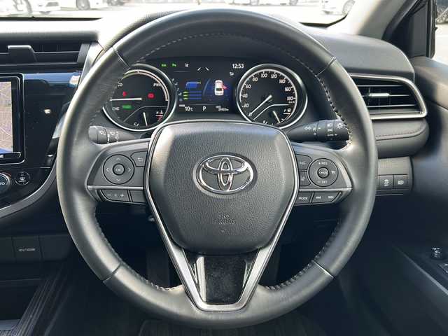 トヨタ カムリ 岐阜県 2018(平30)年 3万km プラチナホワイトパールマイカ 登録時走行距離　29422km/純正９インチナビ/フルセグTV/純正前方ドライブレコーダー/バックカメラ/Ｂｌｕｅｔｏｏｔｈ接続/ビルトインＥＴＣ２．０/オートマチックハイビーム/運転席パワーシート/純正フロアマット/トヨタセーフティセンス/レーダークルーズコントロール/レーンキープアシスト/純正アルミホイール/プッシュスタート/スマートキー/DVD再生機能/AAC/LEDヘッドライト/ドアバイザー/禁煙車