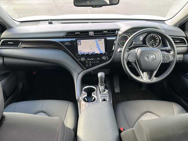 トヨタ カムリ 岐阜県 2018(平30)年 3万km プラチナホワイトパールマイカ 登録時走行距離　29422km/純正９インチナビ/フルセグTV/純正前方ドライブレコーダー/バックカメラ/Ｂｌｕｅｔｏｏｔｈ接続/ビルトインＥＴＣ２．０/オートマチックハイビーム/運転席パワーシート/純正フロアマット/トヨタセーフティセンス/レーダークルーズコントロール/レーンキープアシスト/純正アルミホイール/プッシュスタート/スマートキー/DVD再生機能/AAC/LEDヘッドライト/ドアバイザー/禁煙車