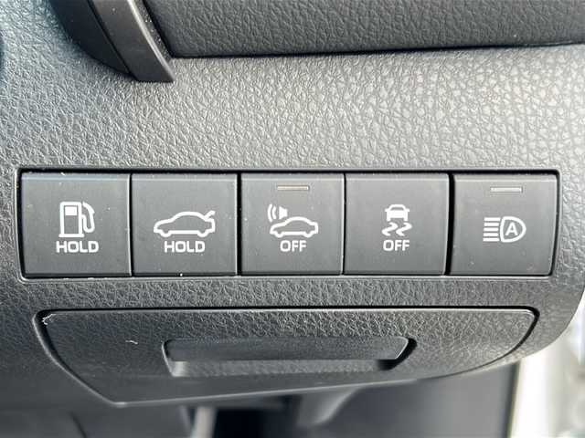 トヨタ カムリ 岐阜県 2018(平30)年 3万km プラチナホワイトパールマイカ 登録時走行距離　29422km/純正９インチナビ/フルセグTV/純正前方ドライブレコーダー/バックカメラ/Ｂｌｕｅｔｏｏｔｈ接続/ビルトインＥＴＣ２．０/オートマチックハイビーム/運転席パワーシート/純正フロアマット/トヨタセーフティセンス/レーダークルーズコントロール/レーンキープアシスト/純正アルミホイール/プッシュスタート/スマートキー/DVD再生機能/AAC/LEDヘッドライト/ドアバイザー/禁煙車