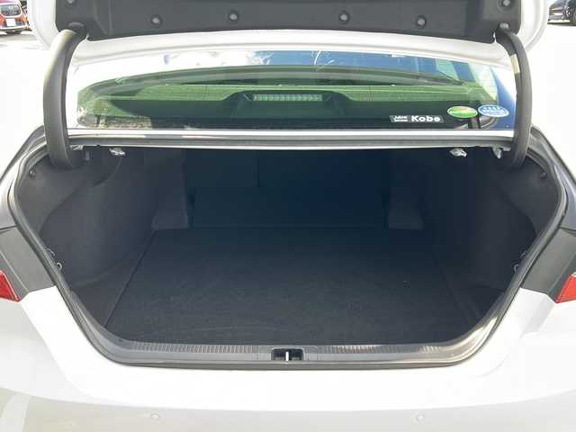 トヨタ カムリ 岐阜県 2018(平30)年 3万km プラチナホワイトパールマイカ 登録時走行距離　29422km/純正９インチナビ/フルセグTV/純正前方ドライブレコーダー/バックカメラ/Ｂｌｕｅｔｏｏｔｈ接続/ビルトインＥＴＣ２．０/オートマチックハイビーム/運転席パワーシート/純正フロアマット/トヨタセーフティセンス/レーダークルーズコントロール/レーンキープアシスト/純正アルミホイール/プッシュスタート/スマートキー/DVD再生機能/AAC/LEDヘッドライト/ドアバイザー/禁煙車