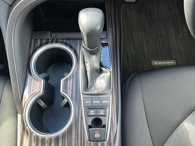 トヨタ カムリ 岐阜県 2018(平30)年 3万km プラチナホワイトパールマイカ 登録時走行距離　29422km/純正９インチナビ/フルセグTV/純正前方ドライブレコーダー/バックカメラ/Ｂｌｕｅｔｏｏｔｈ接続/ビルトインＥＴＣ２．０/オートマチックハイビーム/運転席パワーシート/純正フロアマット/トヨタセーフティセンス/レーダークルーズコントロール/レーンキープアシスト/純正アルミホイール/プッシュスタート/スマートキー/DVD再生機能/AAC/LEDヘッドライト/ドアバイザー/禁煙車